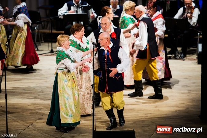 Zdjęcie w galerii na portalu naszraciborz.pl: Raciborski Dzień Seniora oraz 10-lecie działalności grupy Seniorzy ZPiT Strzecha wiadomości z regionu