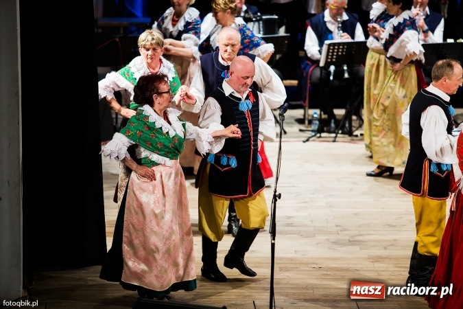 Zdjęcie w galerii na portalu naszraciborz.pl: Raciborski Dzień Seniora oraz 10-lecie działalności grupy Seniorzy ZPiT Strzecha wiadomości z regionu