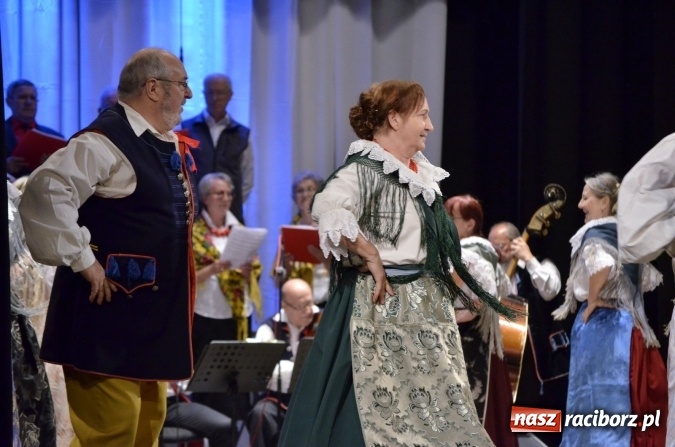 Zdjęcie w galerii na portalu naszraciborz.pl: Raciborski Dzień Seniora oraz 10-lecie działalności grupy Seniorzy ZPiT Strzecha wiadomości z regionu