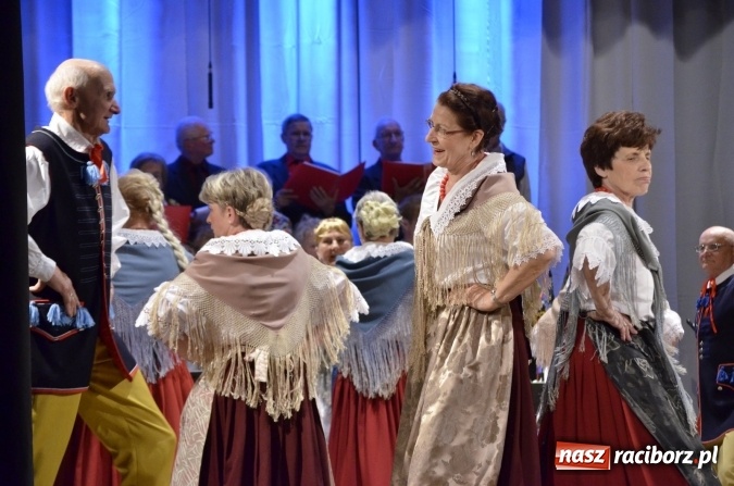 Zdjęcie w galerii na portalu naszraciborz.pl: Raciborski Dzień Seniora oraz 10-lecie działalności grupy Seniorzy ZPiT Strzecha wiadomości z regionu