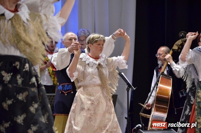 Zdjęcie w galerii na portalu naszraciborz.pl: Raciborski Dzień Seniora oraz 10-lecie działalności grupy Seniorzy ZPiT Strzecha wiadomości z regionu