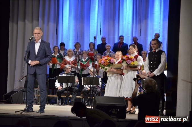 Zdjęcie w galerii na portalu naszraciborz.pl: Raciborski Dzień Seniora oraz 10-lecie działalności grupy Seniorzy ZPiT Strzecha wiadomości z regionu