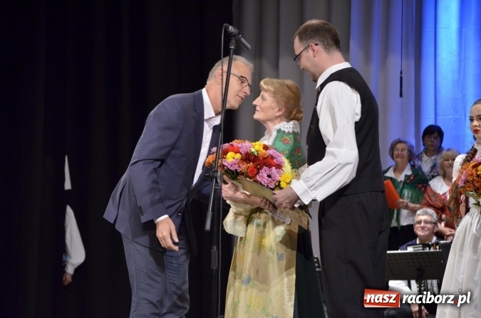 Zdjęcie w galerii na portalu naszraciborz.pl: Raciborski Dzień Seniora oraz 10-lecie działalności grupy Seniorzy ZPiT Strzecha wiadomości z regionu