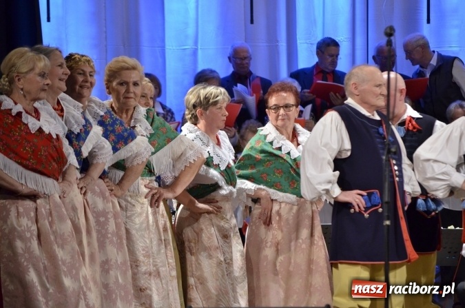 Zdjęcie w galerii na portalu naszraciborz.pl: Raciborski Dzień Seniora oraz 10-lecie działalności grupy Seniorzy ZPiT Strzecha wiadomości z regionu