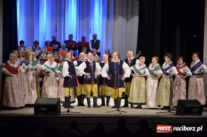 Zdjęcie w galerii na portalu naszraciborz.pl: Raciborski Dzień Seniora oraz 10-lecie działalności grupy Seniorzy ZPiT Strzecha wiadomości z regionu