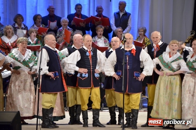 Zdjęcie w galerii na portalu naszraciborz.pl: Raciborski Dzień Seniora oraz 10-lecie działalności grupy Seniorzy ZPiT Strzecha wiadomości z regionu