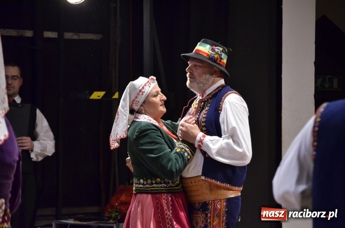 Zdjęcie w galerii na portalu naszraciborz.pl: Raciborski Dzień Seniora oraz 10-lecie działalności grupy Seniorzy ZPiT Strzecha wiadomości z regionu