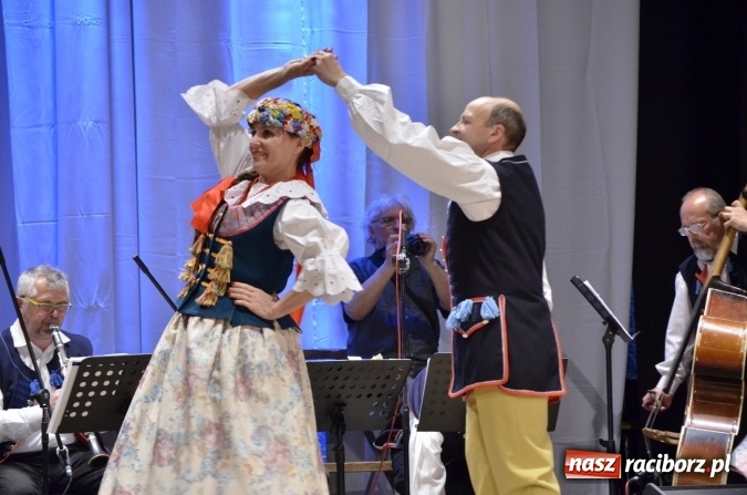 Zdjęcie w galerii na portalu naszraciborz.pl: Raciborski Dzień Seniora oraz 10-lecie działalności grupy Seniorzy ZPiT Strzecha wiadomości z regionu