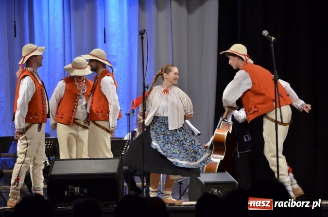 Zdjęcie w galerii na portalu naszraciborz.pl: Raciborski Dzień Seniora oraz 10-lecie działalności grupy Seniorzy ZPiT Strzecha wiadomości z regionu