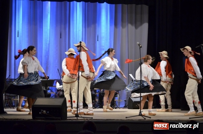 Zdjęcie w galerii na portalu naszraciborz.pl: Raciborski Dzień Seniora oraz 10-lecie działalności grupy Seniorzy ZPiT Strzecha wiadomości z regionu