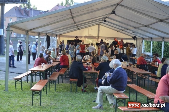 Zdjęcie w galerii na portalu naszraciborz.pl: Raciborski Dzień Seniora oraz 10-lecie działalności grupy Seniorzy ZPiT Strzecha wiadomości z regionu