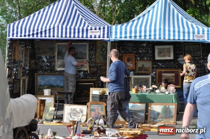 Zdjęcie w galerii na portalu naszraciborz.pl: Rekordowa liczba stoisk na Jarmarku na Granicy w Chałupkach!  wiadomości z regionu