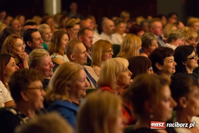 Zdjęcie w galerii na portalu naszraciborz.pl: MĘŻCZYZNA IDEALNY na deskach RCK wiadomości z regionu