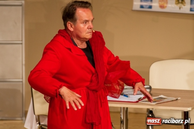 Zdjęcie w galerii na portalu naszraciborz.pl: MĘŻCZYZNA IDEALNY na deskach RCK wiadomości z regionu