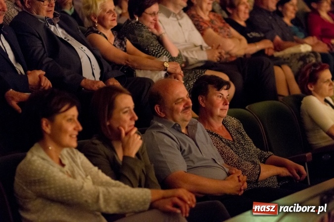 Zdjęcie w galerii na portalu naszraciborz.pl: MĘŻCZYZNA IDEALNY na deskach RCK wiadomości z regionu