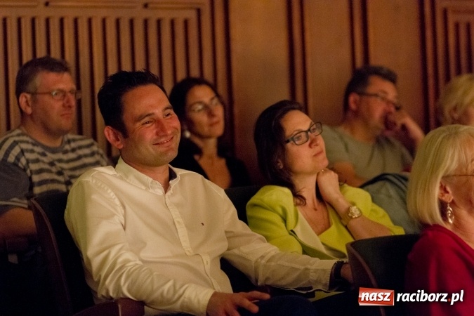 Zdjęcie w galerii na portalu naszraciborz.pl: MĘŻCZYZNA IDEALNY na deskach RCK wiadomości z regionu