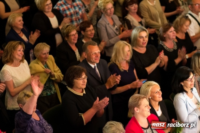 Zdjęcie w galerii na portalu naszraciborz.pl: MĘŻCZYZNA IDEALNY na deskach RCK wiadomości z regionu