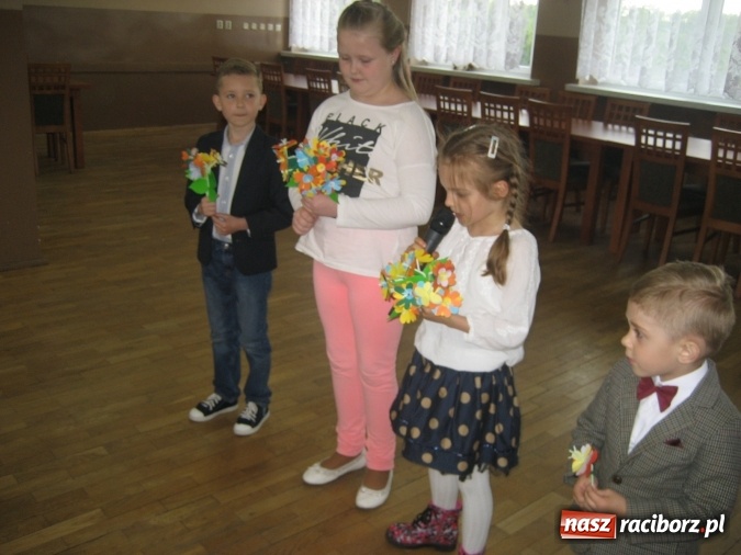 Zdjęcie w galerii na portalu naszraciborz.pl: Najmilejsza w życiu jest mi mama wiadomości z regionu