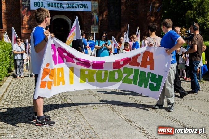 Zdjęcie w galerii na portalu naszraciborz.pl: Marsz dla Życia i Rodziny przeszedł ulicami Raciborza wiadomości z regionu