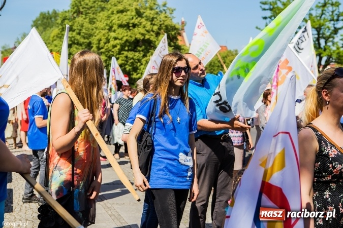 Zdjęcie w galerii na portalu naszraciborz.pl: Marsz dla Życia i Rodziny przeszedł ulicami Raciborza wiadomości z regionu