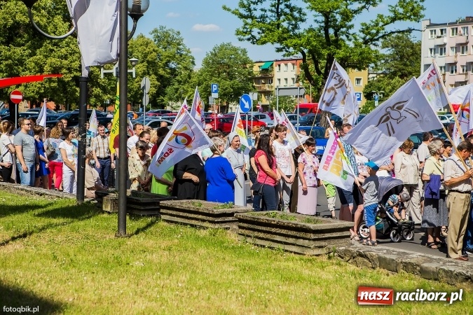 Zdjęcie w galerii na portalu naszraciborz.pl: Marsz dla Życia i Rodziny przeszedł ulicami Raciborza wiadomości z regionu