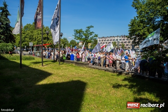 Zdjęcie w galerii na portalu naszraciborz.pl: Marsz dla Życia i Rodziny przeszedł ulicami Raciborza wiadomości z regionu