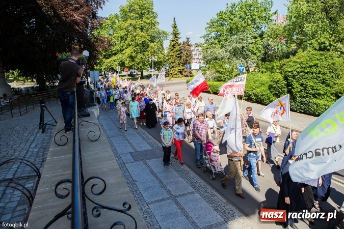 Zdjęcie w galerii na portalu naszraciborz.pl: Marsz dla Życia i Rodziny przeszedł ulicami Raciborza wiadomości z regionu