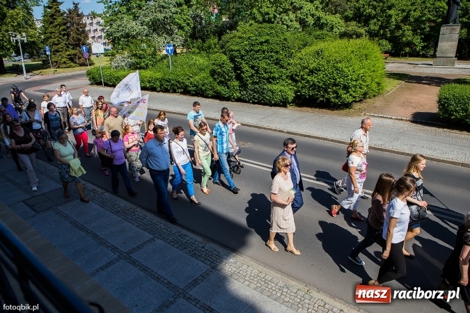 Zdjęcie w galerii na portalu naszraciborz.pl: Marsz dla Życia i Rodziny przeszedł ulicami Raciborza wiadomości z regionu