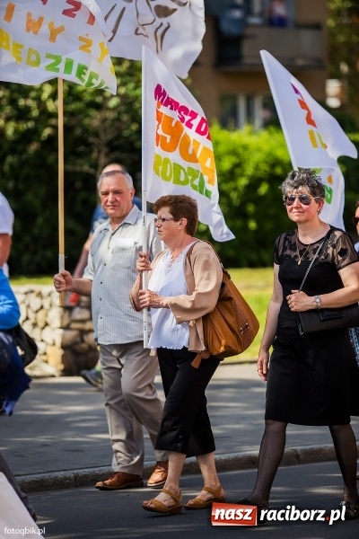 Zdjęcie w galerii na portalu naszraciborz.pl: Marsz dla Życia i Rodziny przeszedł ulicami Raciborza wiadomości z regionu