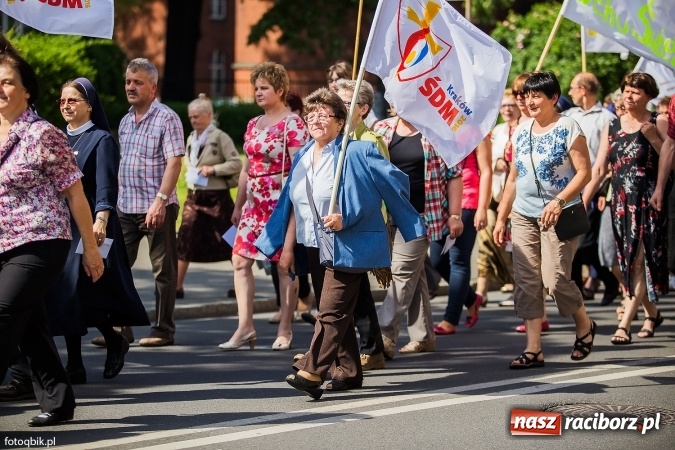 Zdjęcie w galerii na portalu naszraciborz.pl: Marsz dla Życia i Rodziny przeszedł ulicami Raciborza wiadomości z regionu
