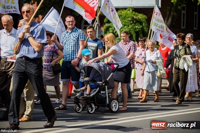 Zdjęcie w galerii na portalu naszraciborz.pl: Marsz dla Życia i Rodziny przeszedł ulicami Raciborza wiadomości z regionu