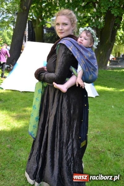 Zdjęcie w galerii na portalu naszraciborz.pl: Udana majówka pod zamkiem w Chałupkach wiadomości z regionu