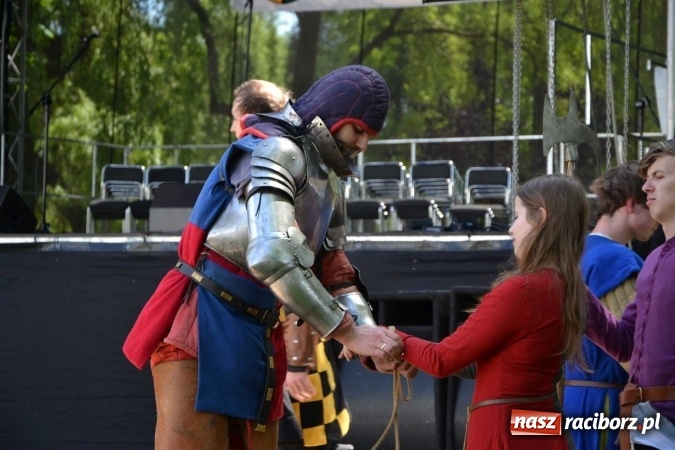 Zdjęcie w galerii na portalu naszraciborz.pl: Udana majówka pod zamkiem w Chałupkach wiadomości z regionu