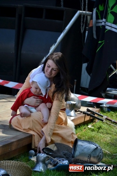 Zdjęcie w galerii na portalu naszraciborz.pl: Udana majówka pod zamkiem w Chałupkach wiadomości z regionu