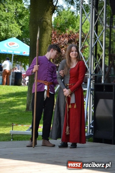 Zdjęcie w galerii na portalu naszraciborz.pl: Udana majówka pod zamkiem w Chałupkach wiadomości z regionu