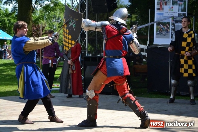 Zdjęcie w galerii na portalu naszraciborz.pl: Udana majówka pod zamkiem w Chałupkach wiadomości z regionu