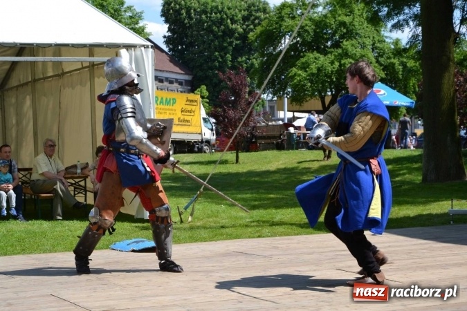 Zdjęcie w galerii na portalu naszraciborz.pl: Udana majówka pod zamkiem w Chałupkach wiadomości z regionu
