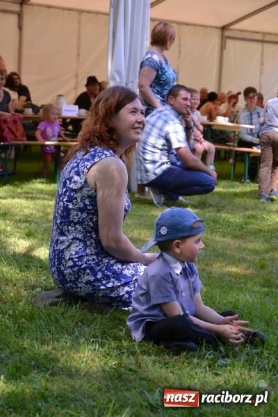 Zdjęcie w galerii na portalu naszraciborz.pl: Udana majówka pod zamkiem w Chałupkach wiadomości z regionu