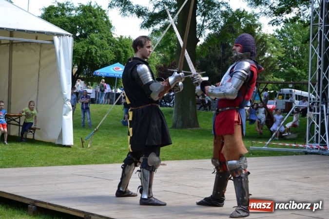 Zdjęcie w galerii na portalu naszraciborz.pl: Udana majówka pod zamkiem w Chałupkach wiadomości z regionu
