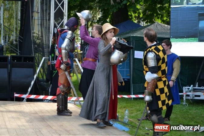 Zdjęcie w galerii na portalu naszraciborz.pl: Udana majówka pod zamkiem w Chałupkach wiadomości z regionu