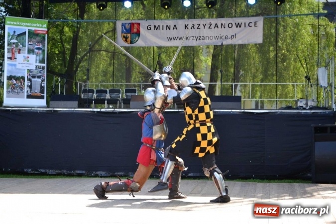 Zdjęcie w galerii na portalu naszraciborz.pl: Udana majówka pod zamkiem w Chałupkach wiadomości z regionu