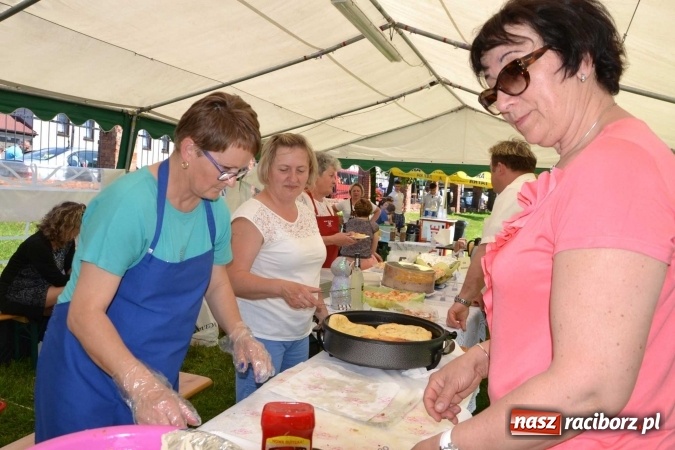 Zdjęcie w galerii na portalu naszraciborz.pl: Udana majówka pod zamkiem w Chałupkach wiadomości z regionu