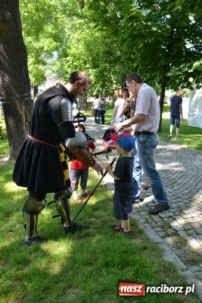 Zdjęcie w galerii na portalu naszraciborz.pl: Udana majówka pod zamkiem w Chałupkach wiadomości z regionu