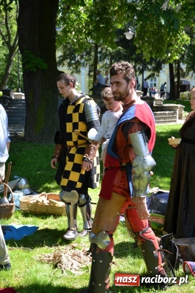 Zdjęcie w galerii na portalu naszraciborz.pl: Udana majówka pod zamkiem w Chałupkach wiadomości z regionu