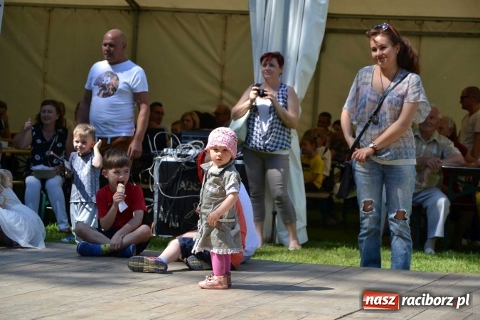 Zdjęcie w galerii na portalu naszraciborz.pl: Udana majówka pod zamkiem w Chałupkach wiadomości z regionu
