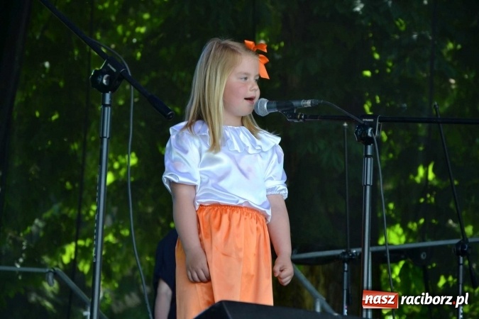 Zdjęcie w galerii na portalu naszraciborz.pl: Udana majówka pod zamkiem w Chałupkach wiadomości z regionu