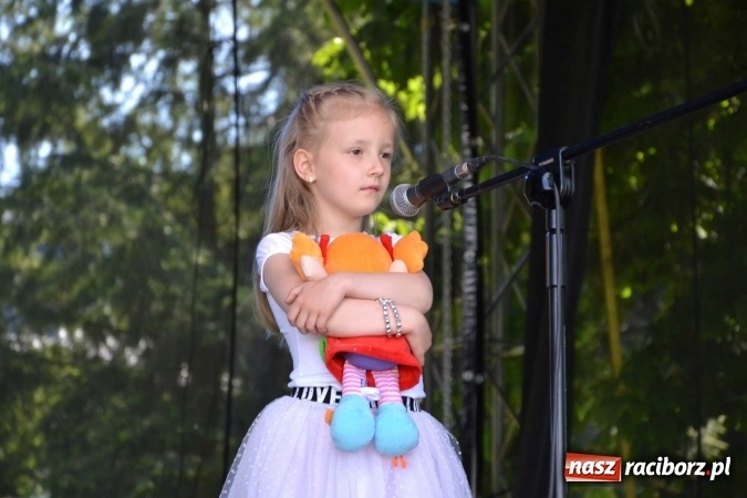 Zdjęcie w galerii na portalu naszraciborz.pl: Udana majówka pod zamkiem w Chałupkach wiadomości z regionu