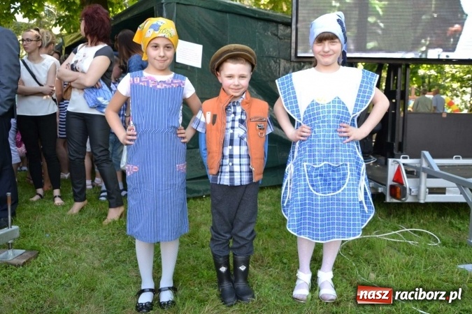 Zdjęcie w galerii na portalu naszraciborz.pl: Udana majówka pod zamkiem w Chałupkach wiadomości z regionu