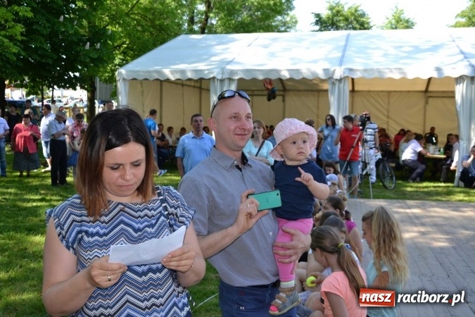 Zdjęcie w galerii na portalu naszraciborz.pl: Udana majówka pod zamkiem w Chałupkach wiadomości z regionu