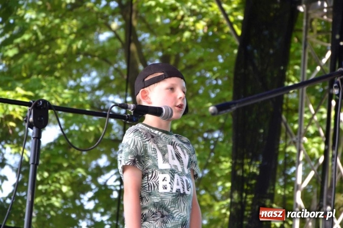 Zdjęcie w galerii na portalu naszraciborz.pl: Udana majówka pod zamkiem w Chałupkach wiadomości z regionu